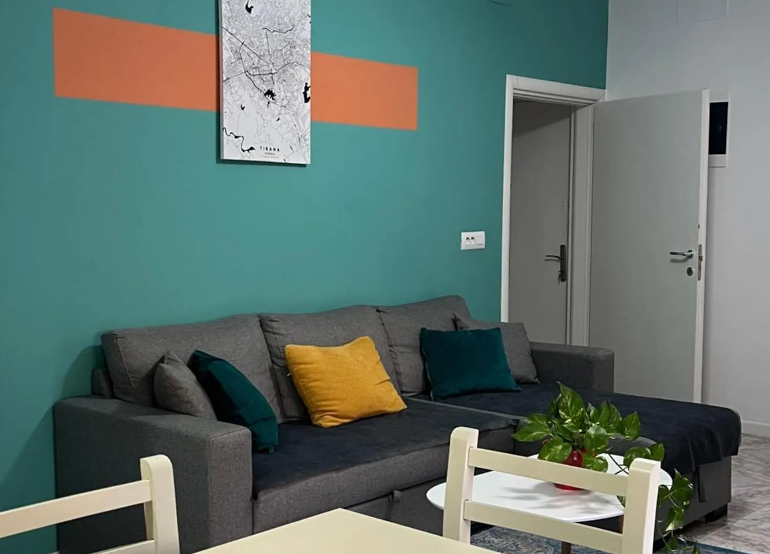 Apartment Vibrant & Central Tirana Oasis